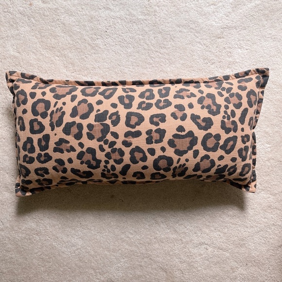 Cheetah Throw Pillow - Picture 1 of 2